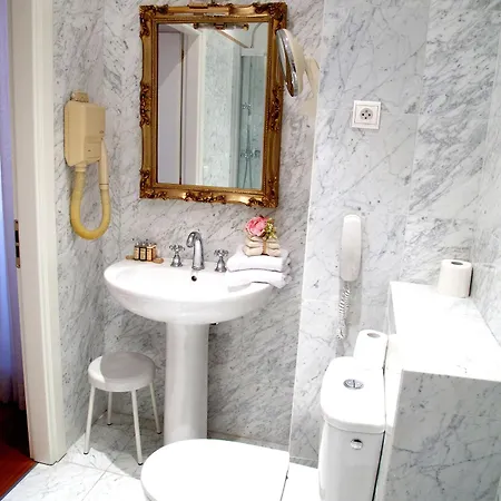 فندق Grand Des Ambassadeurs 4*