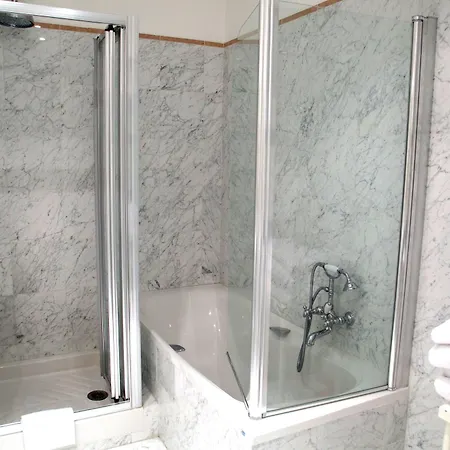 Hotel Grand Des Ambassadeurs 4*