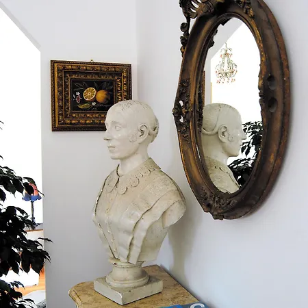 Отель Grand Des Ambassadeurs Ментона
