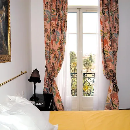Grand Des Ambassadeurs فندق مينتون