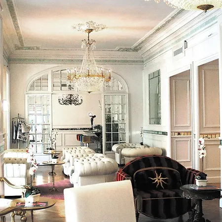 Grand Des Ambassadeurs فندق مينتون